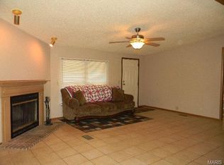 255 Vistaview Dr, Villa Ridge, MO 63089