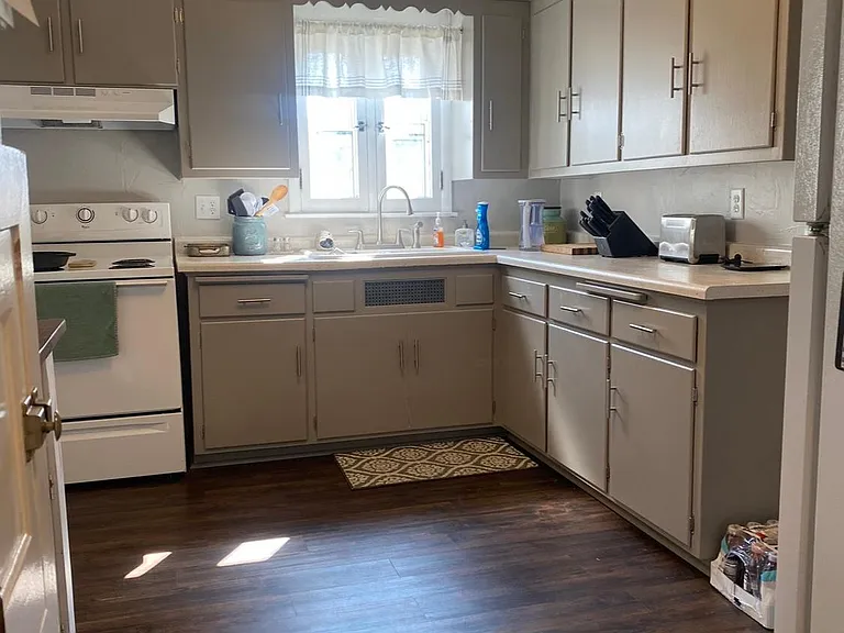 1315 S 54th St — Photo 17