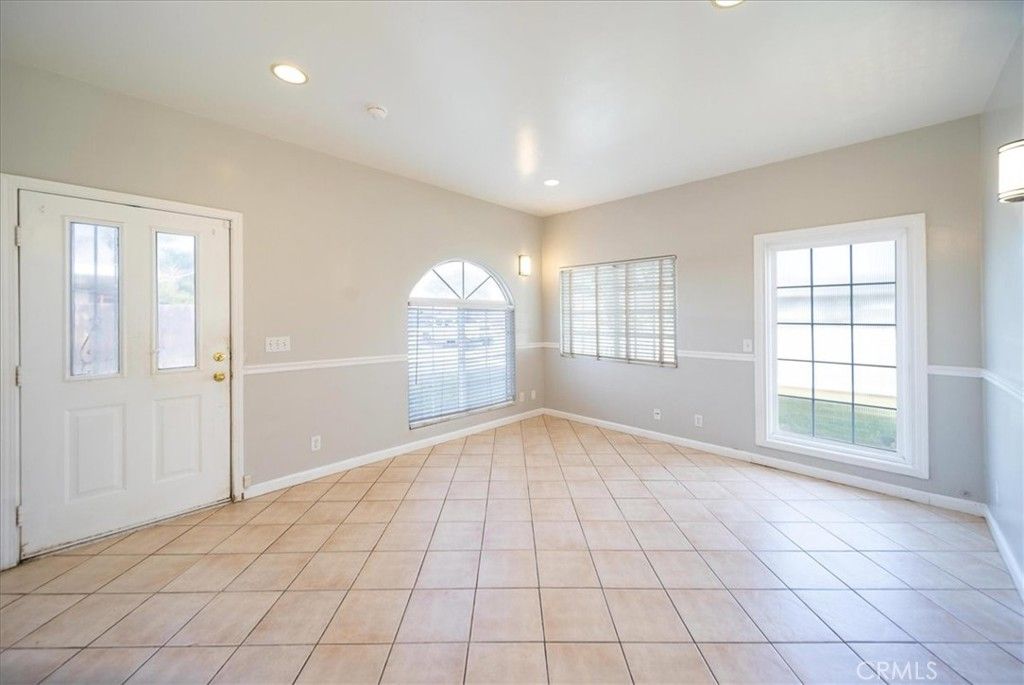 570 Emory St, Imperial Beach, CA - More