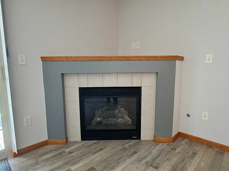 600 Colton Cir NE — Photo 3
