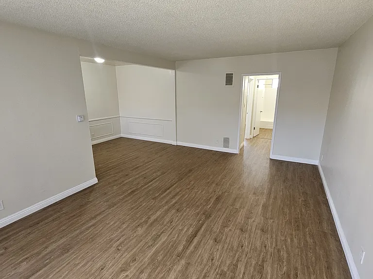 3945 Stevely Ave #19 — Photo 2