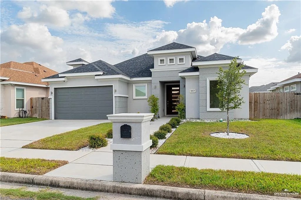 3 bed, 2.5 bath, 1797 sqft, $2,100 — Photo 1
