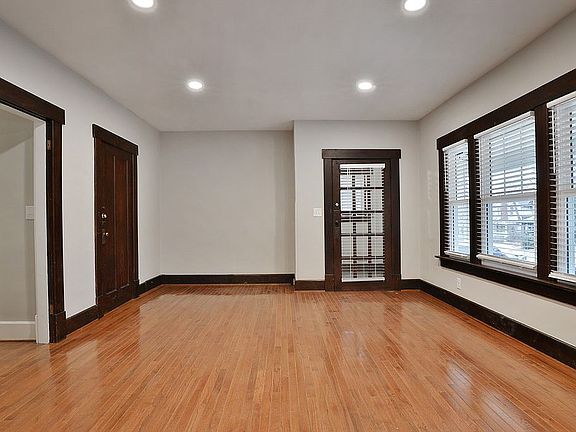5th image of 53 E Como Ave