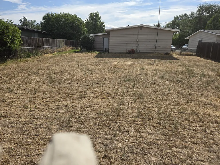 209 Erickson Ave — Photo 15