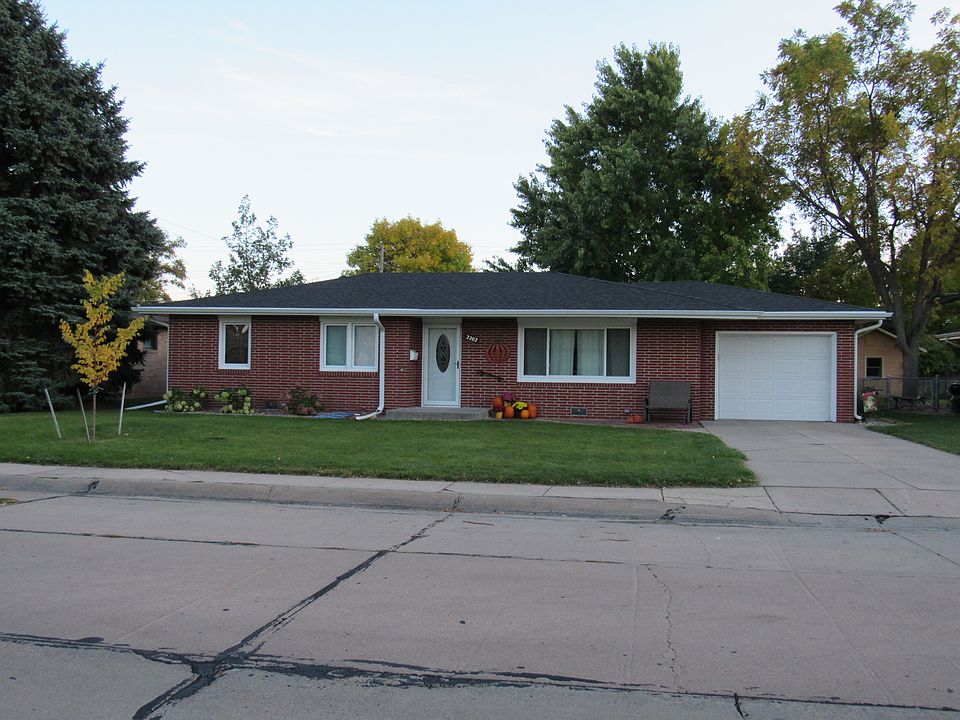 1st image of 2202 W C St