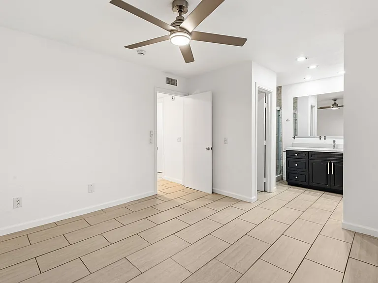 2298 N Indian Canyon Dr #E — Photo 17