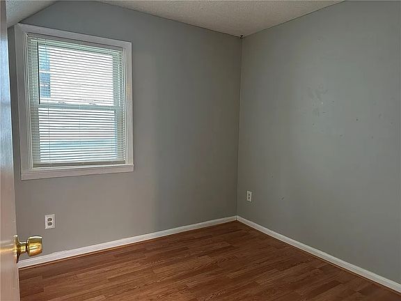 3rd image of 53 Roser St