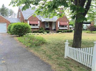 567 Saint Davids Ln, Niskayuna, NY 12309