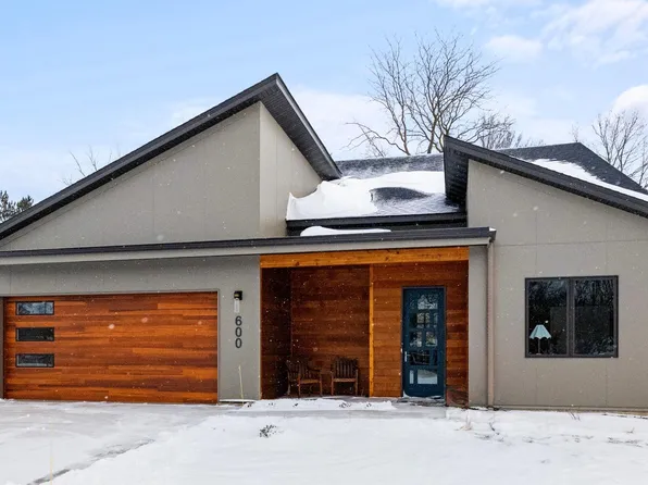 600 Kraewood Dr, Northfield, MN 55057