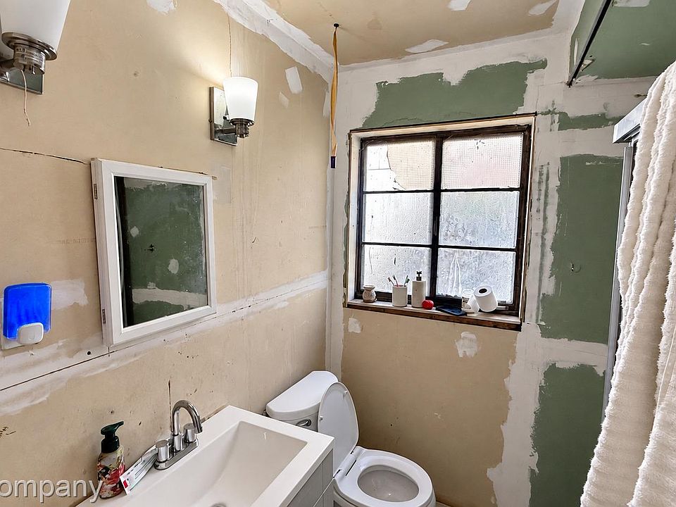 247 W Savannah St, photo 3