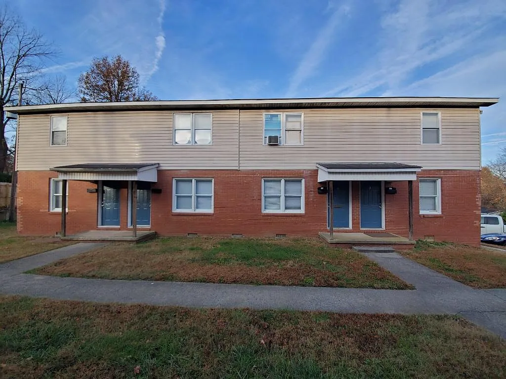 1412 E Commerce Ave — Photo 1