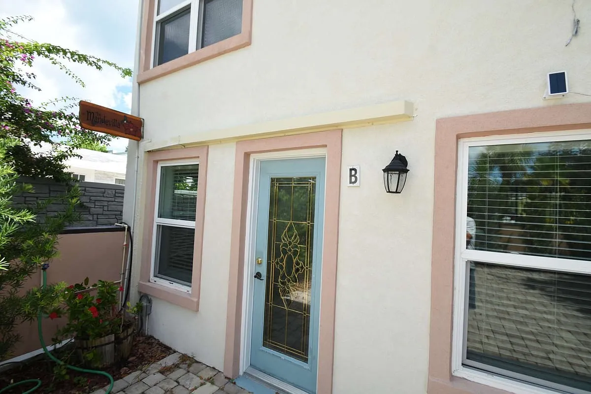 403 North Oleander Avenue Unit B — Photo 2