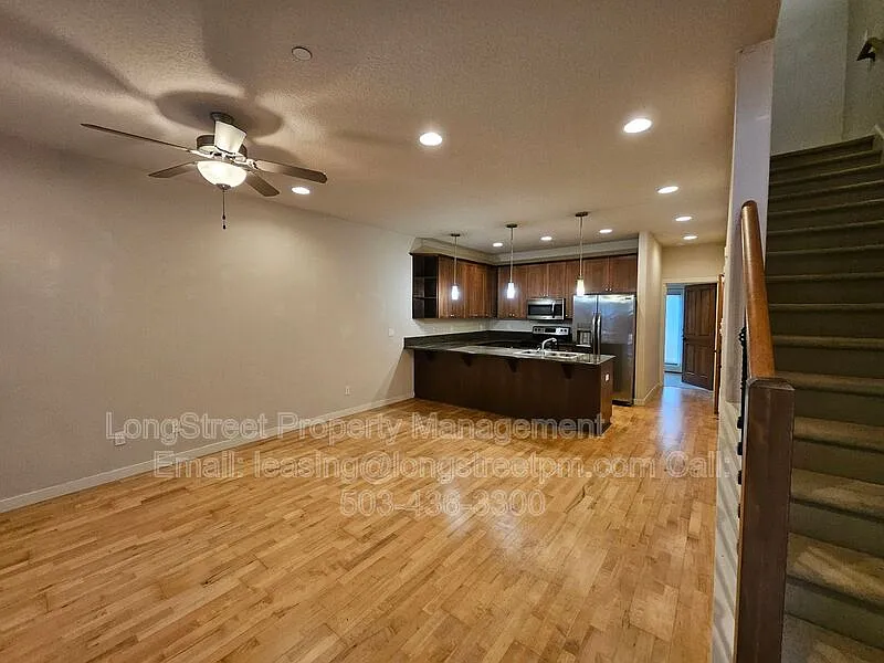 3 bed, 1.5 bath, 1414 sqft, $2,995 — Photo 3