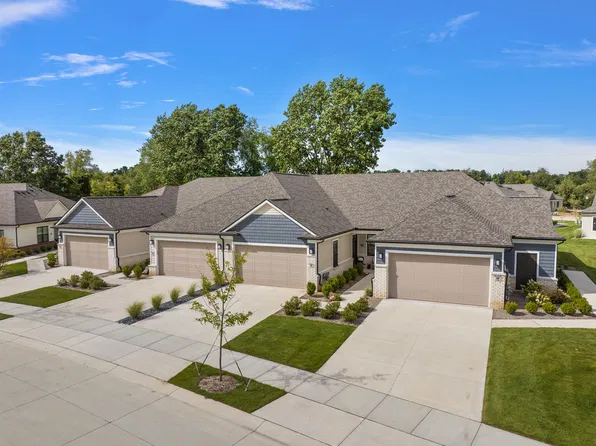 877 Heritage Woods Dr, Dexter, MI 48130