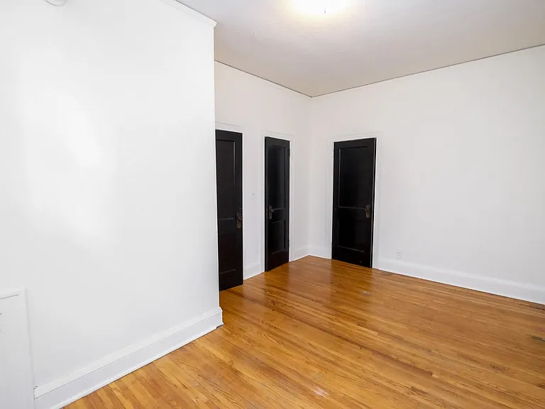 Pleasant Avenue Apartments — Photo 9