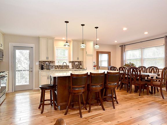 5th image of 606 W Braeside Dr