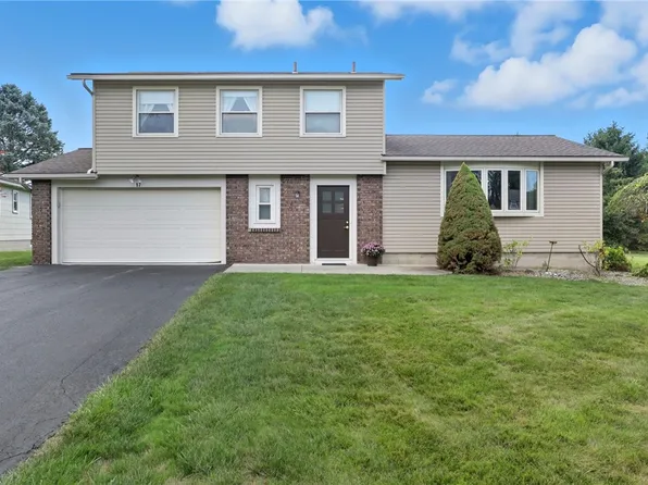 17 Middleton Ln, Penfield, NY 14526