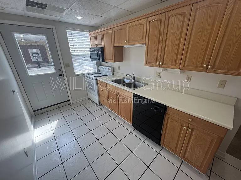 108 W Walnut St — Photo 5