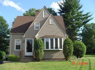 8 Hewitt St, Wethersfield, CT 06109