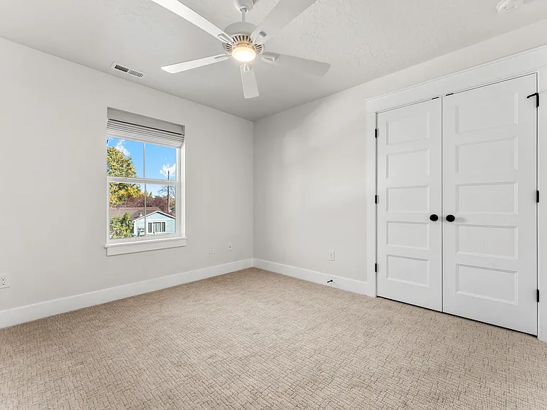4835 N Mitchell St — Photo 37