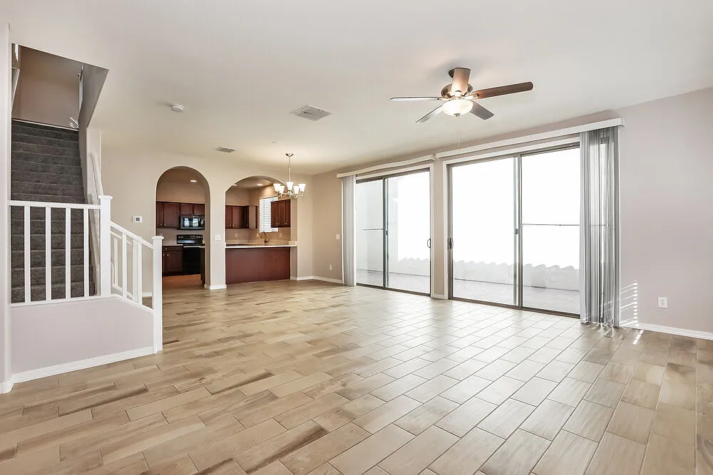 3 bed, 2.5 bath, 1700 sqft, $2,140 — Photo 4