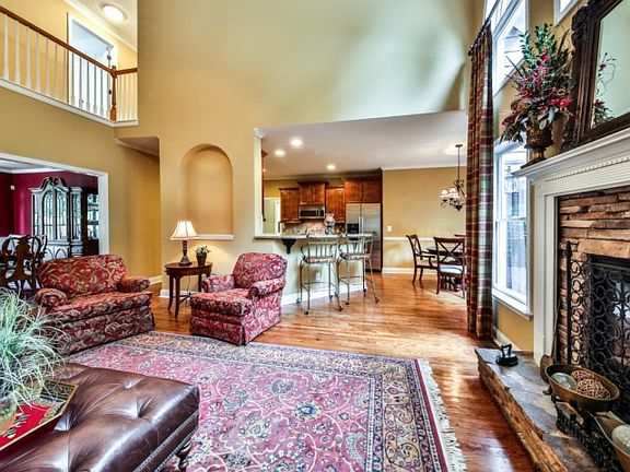 4th image of 2077 Woodside Park Dr
