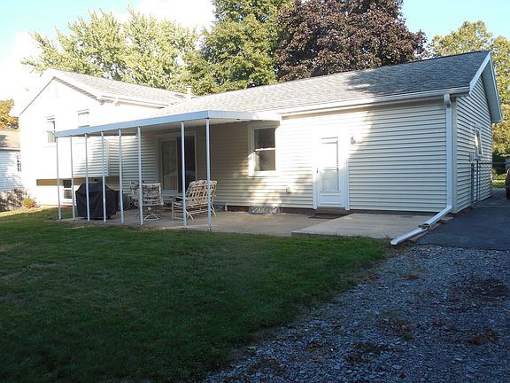 5th image of 49 Yellowstone Dr