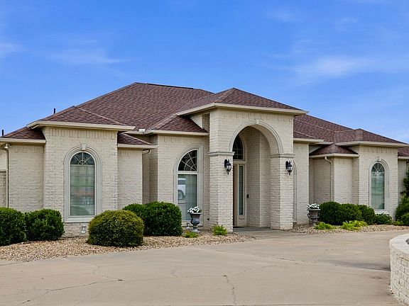 4th image of 1614 Crow Creek Dr