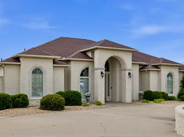1614 Crow Creek Dr, Granbury, TX 76049