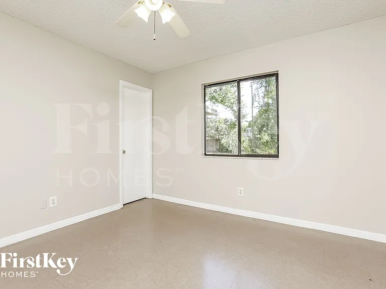 2084 Everest St — Photo 9