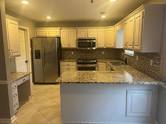 5th image of 2319 Stoney Creek Dr