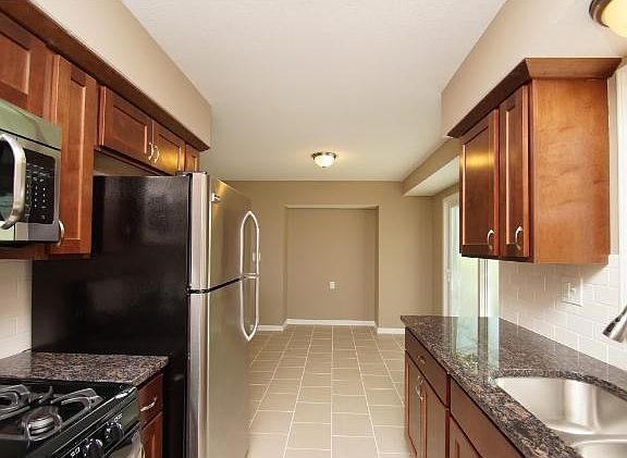 4th image of 101 Mary Ann Ln