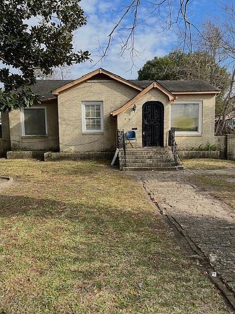 1st image of 702 Webster St