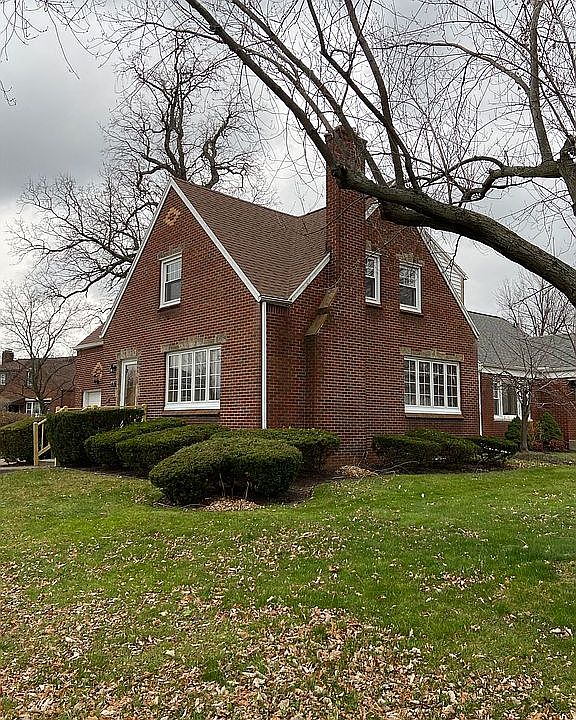 2nd image of 94 Gardenwood Ln