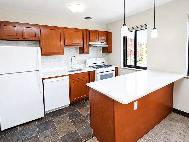 10 Purchase Pl — Photo 3