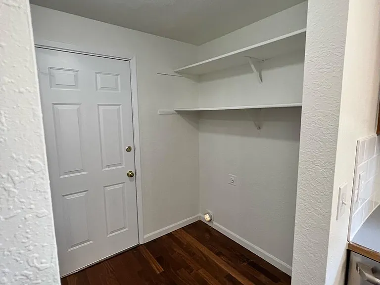 394 S Harlan Pl — Photo 17