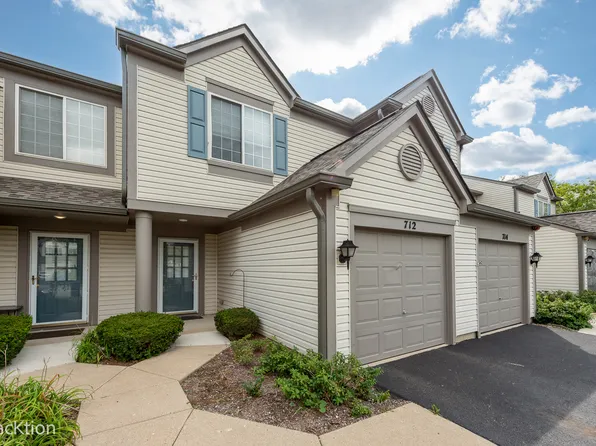712 Blossom Ct, Naperville, IL 60540