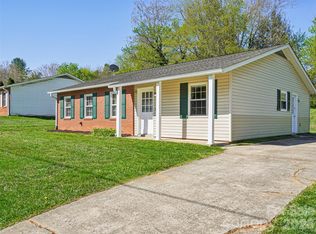 88 Lees Creek Rd, Asheville, NC 28806