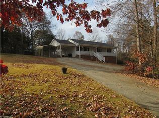 1060 Crumley Place Dr, Pinnacle, NC 27043