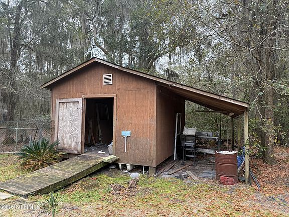 5th image of 24 Club Bridge Rd