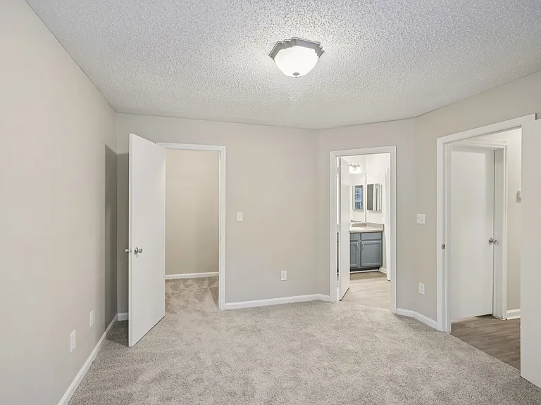 Radbourne Lake Apartments — Photo 14