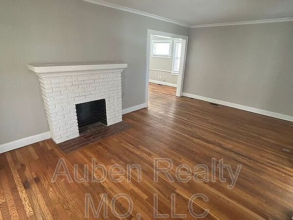 3rd image of 5424 Harrison St #1F