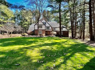 7588 White Pine Dr, Chesterland, OH 44026