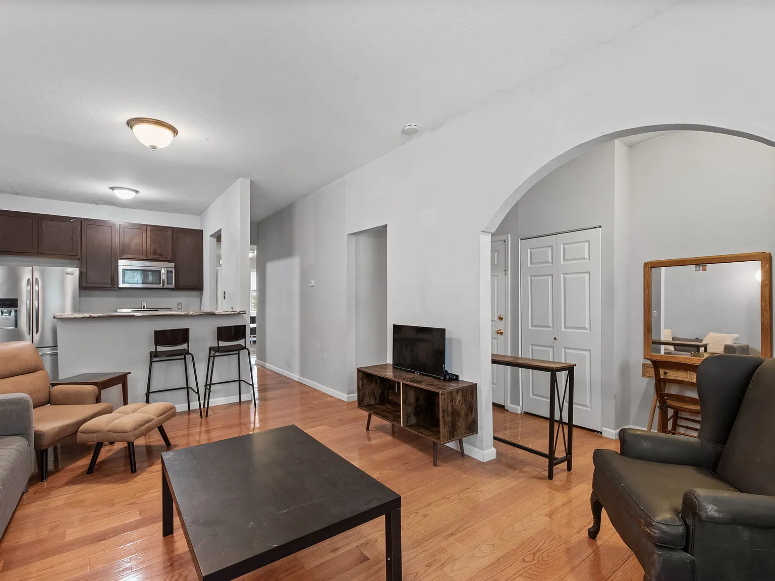 3 bed, 1350 sqft, $2,295 — Photo 4
