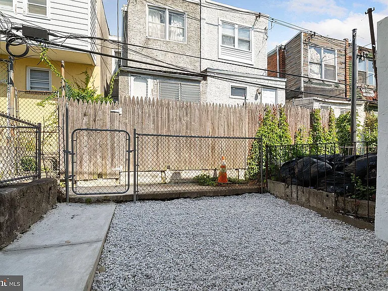 219 E Phil Ellena St — Photo 18