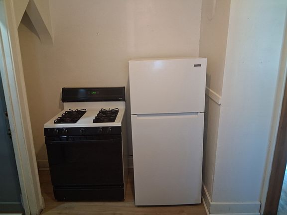 3rd image of 2029 Marlow Rd Unit 2