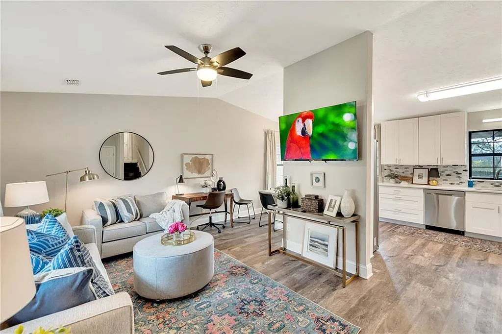 4 bed, 3.0 bath, 2000 sqft, $5,650 — Photo 2