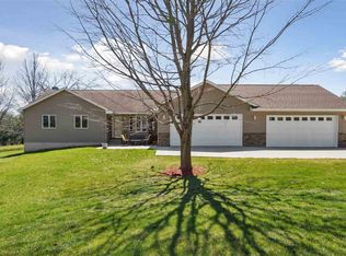 3283 Cedar Hill Dr NE, Solon, IA 52333