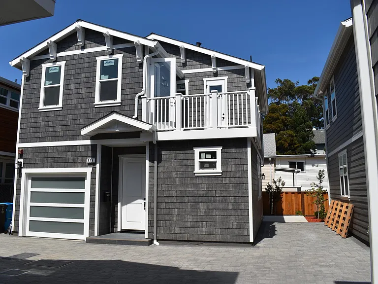 324 Grand Blvd — Photo 1