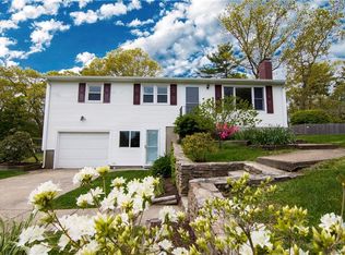 90 Clearview Dr, North Kingstown, RI 02852